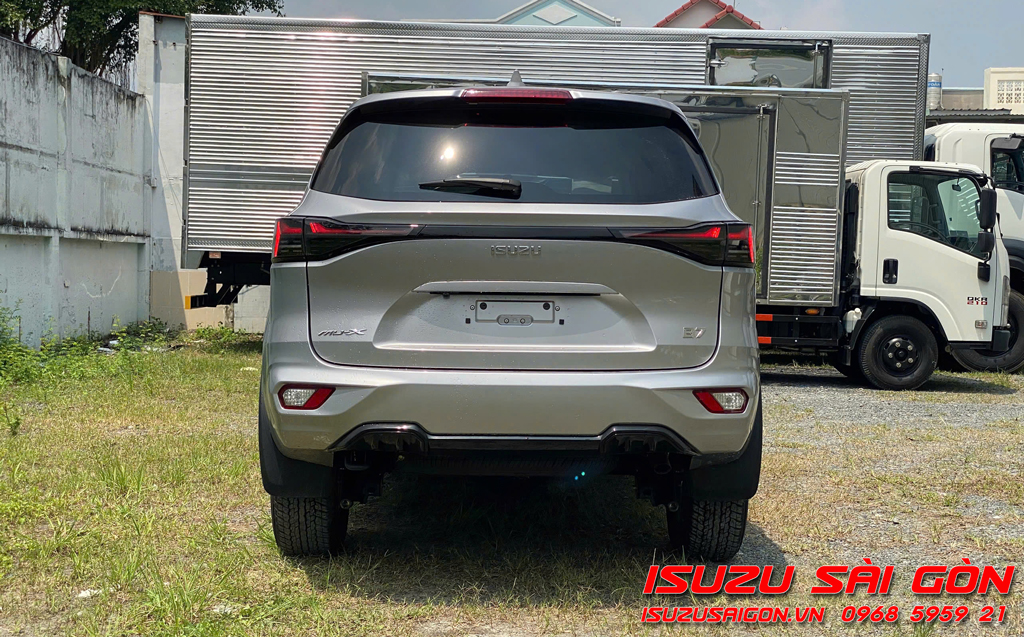 Xe Isuzu MuX Số Sàn B7 MT 6